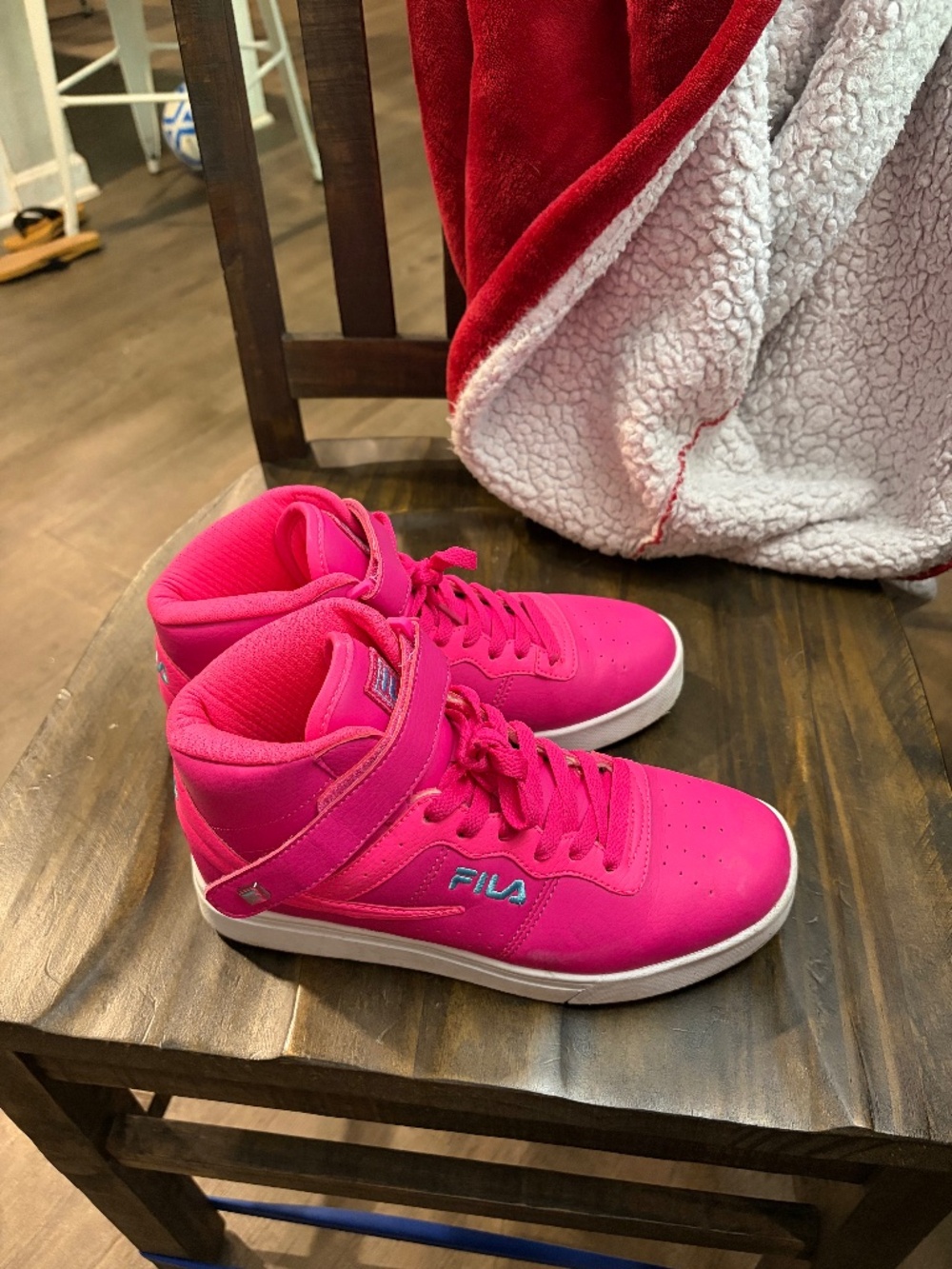 Women’s fila shoes 7.5